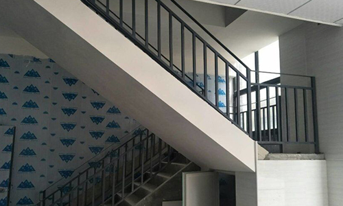 20170503广汉7栋毛肚厂  办公室吊顶完成，背景墙完成