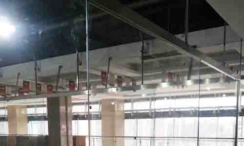 20170904华盛兴邦展厅项目 安装玻璃（今天只是放置到位，还未调平，固定和打胶等）