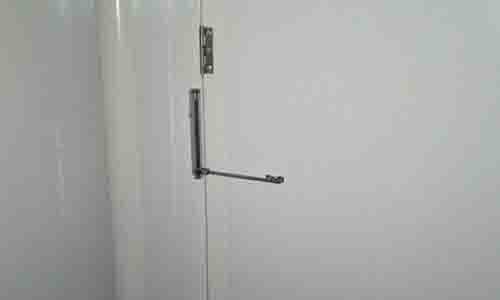 20170825 广汉6栋魔芋面厂房装修 装闭门器，装锁