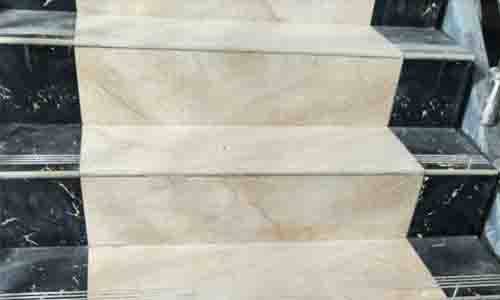 20170602广汉6栋魔芋面厂房装修 楼梯贴砖